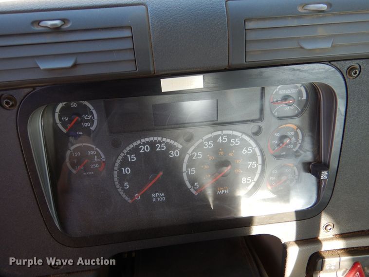 image for item MT9979 2012 Freightliner Cascadia 125  semi truck