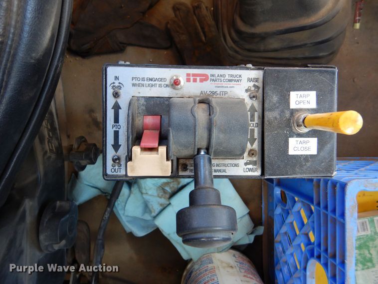 image for item MT9979 2012 Freightliner Cascadia 125  semi truck