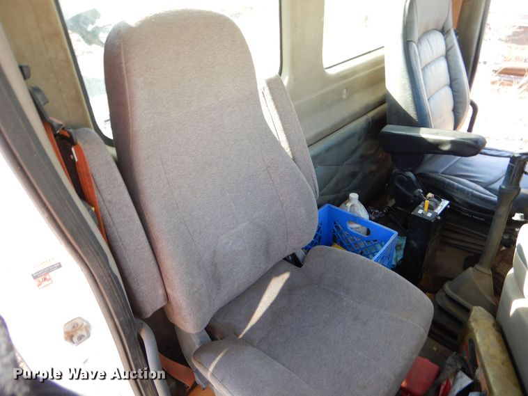 image for item MT9979 2012 Freightliner Cascadia 125  semi truck