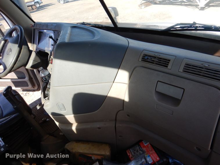 image for item MT9979 2012 Freightliner Cascadia 125  semi truck