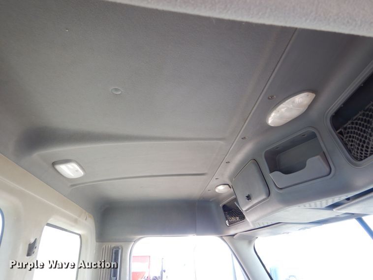 image for item MT9979 2012 Freightliner Cascadia 125  semi truck