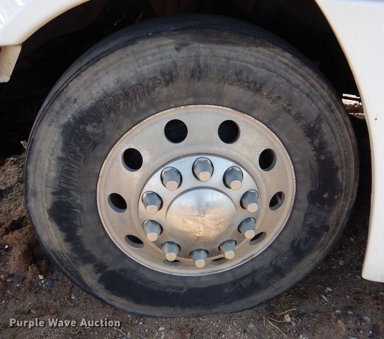 image for item MT9979 2012 Freightliner Cascadia 125  semi truck