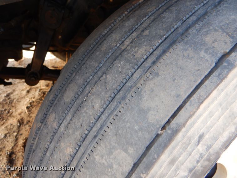 image for item MT9979 2012 Freightliner Cascadia 125  semi truck