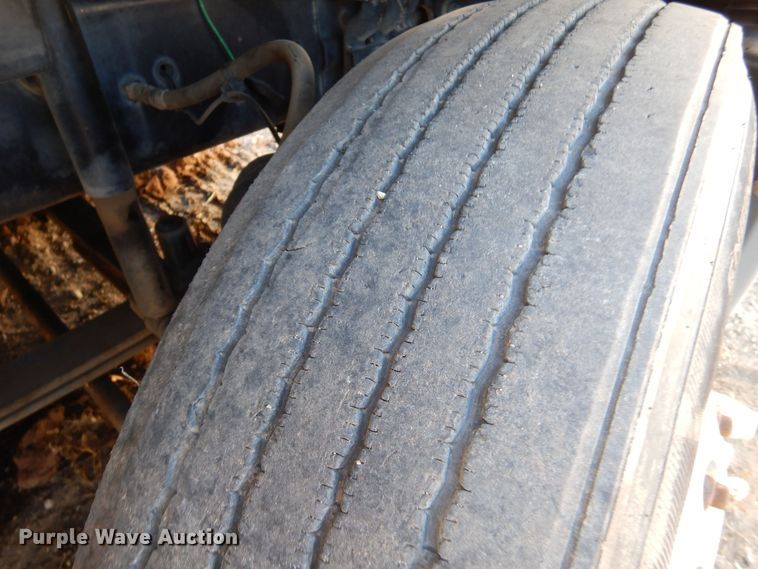 image for item MT9979 2012 Freightliner Cascadia 125  semi truck