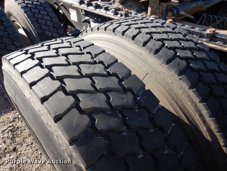 image for item MT9979 2012 Freightliner Cascadia 125  semi truck