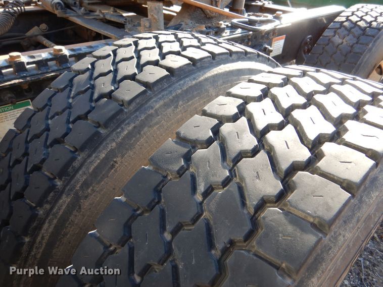 image for item MT9979 2012 Freightliner Cascadia 125  semi truck