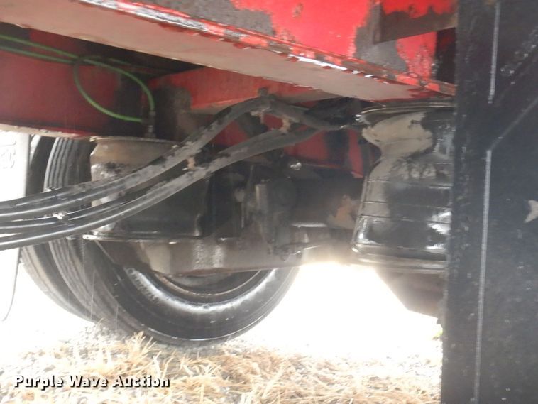 image for item MW9378 2006 Manac 13248801  drop deck trailer