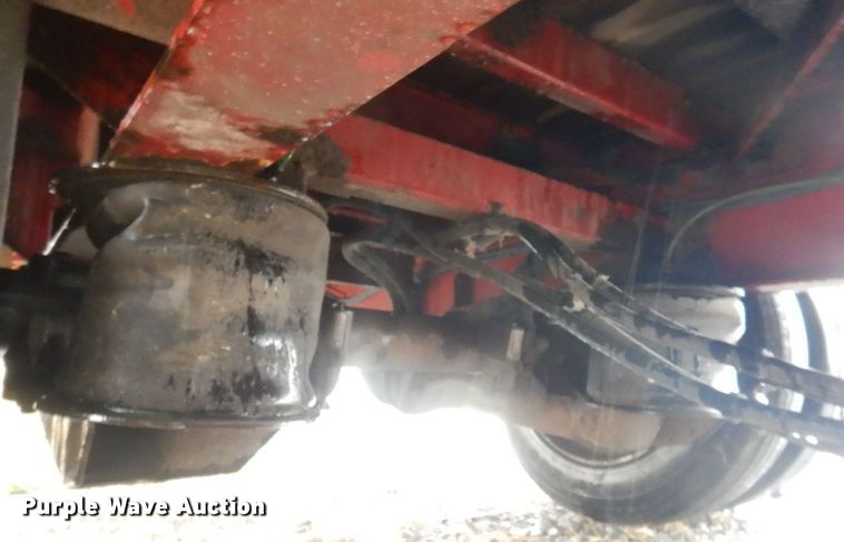 image for item MW9378 2006 Manac 13248801  drop deck trailer