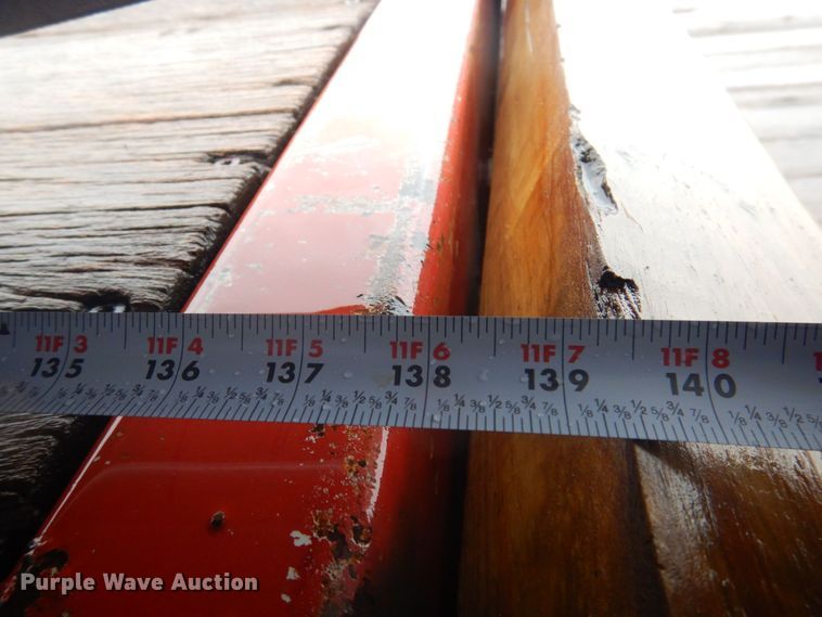 image for item MW9378 2006 Manac 13248801  drop deck trailer