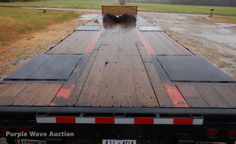 image for item MW9378 2006 Manac 13248801  drop deck trailer