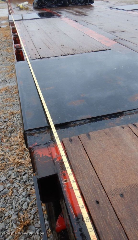 image for item MW9378 2006 Manac 13248801  drop deck trailer