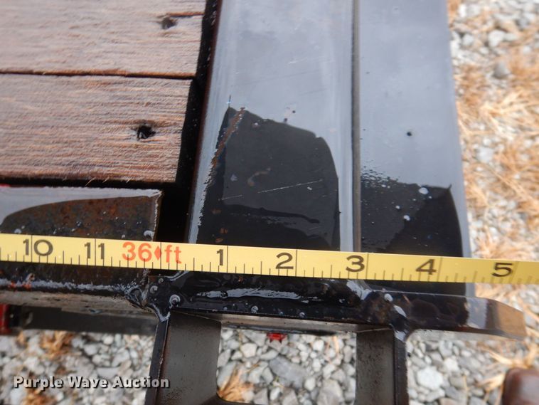 image for item MW9378 2006 Manac 13248801  drop deck trailer