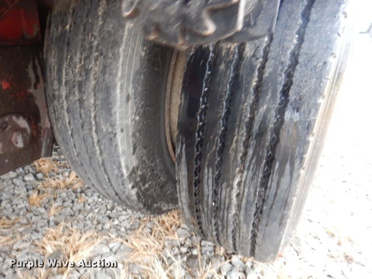 image for item MW9378 2006 Manac 13248801  drop deck trailer