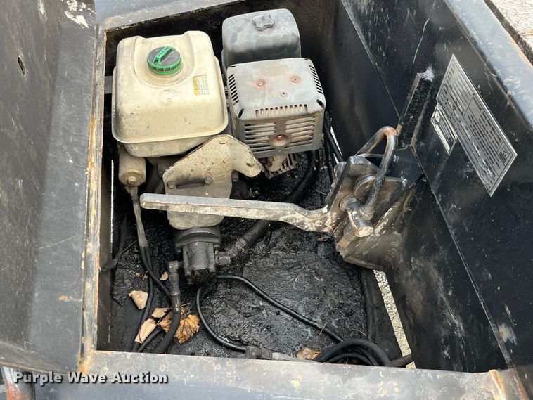 image for item MW9413 2006 Trail King TK40RB  tilt deck equipment trailer