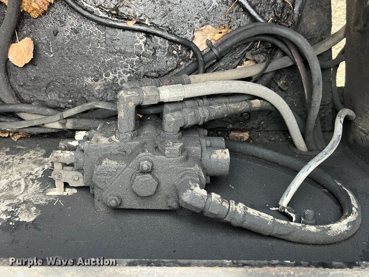 image for item MW9413 2006 Trail King TK40RB  tilt deck equipment trailer