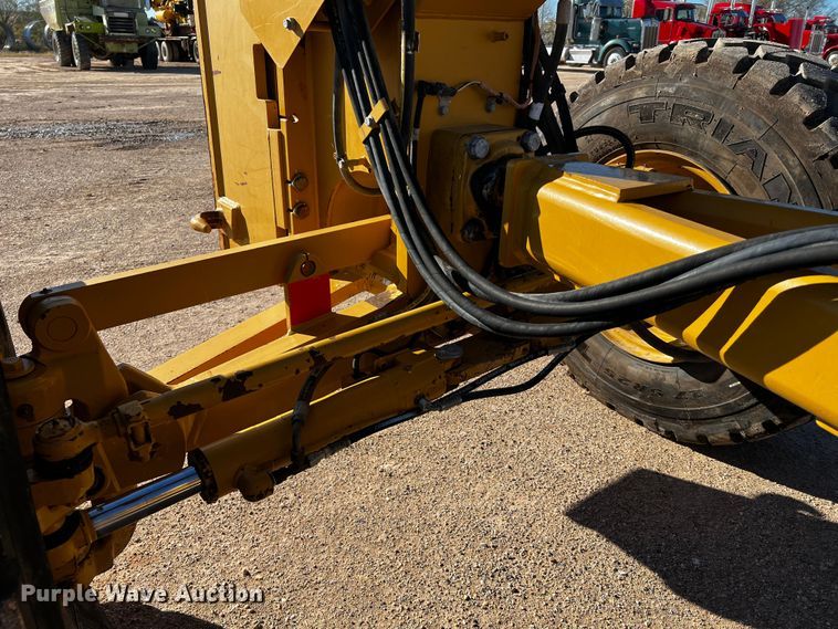 image for item DO8879 2011 Caterpillar 140M2 VHP  motor grader