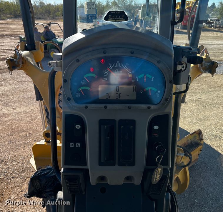 image for item DO8879 2011 Caterpillar 140M2 VHP  motor grader