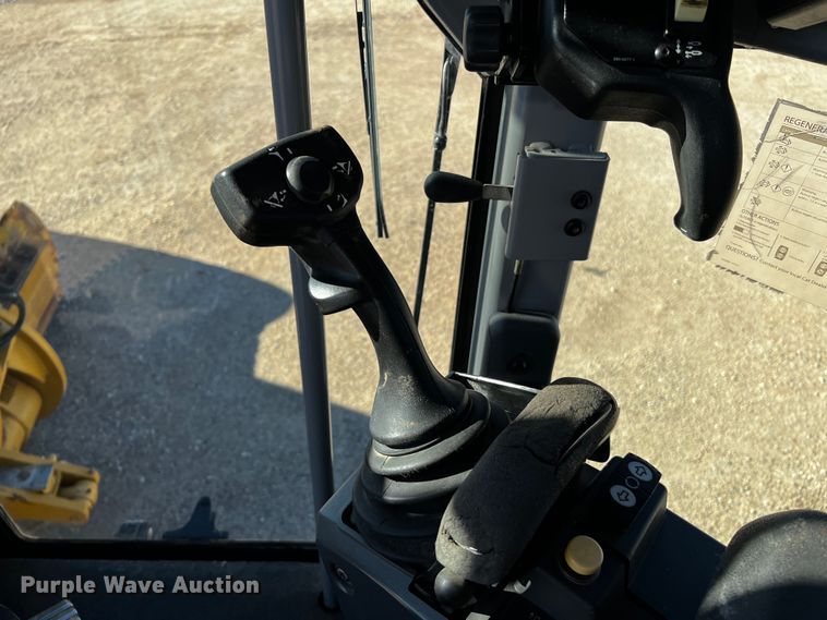 image for item DO8879 2011 Caterpillar 140M2 VHP  motor grader