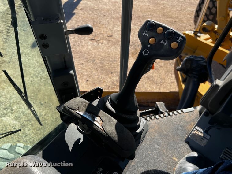 image for item DO8879 2011 Caterpillar 140M2 VHP  motor grader