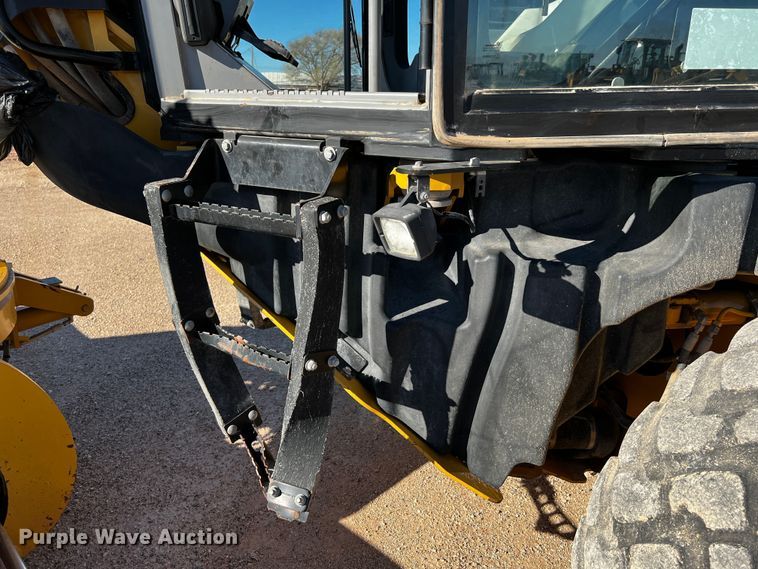 image for item DO8879 2011 Caterpillar 140M2 VHP  motor grader