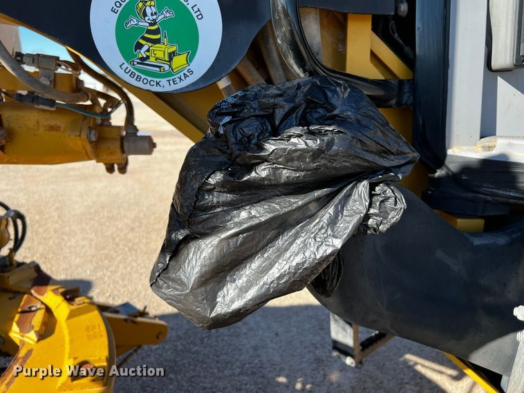 image for item DO8879 2011 Caterpillar 140M2 VHP  motor grader