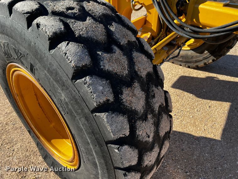 image for item DO8879 2011 Caterpillar 140M2 VHP  motor grader