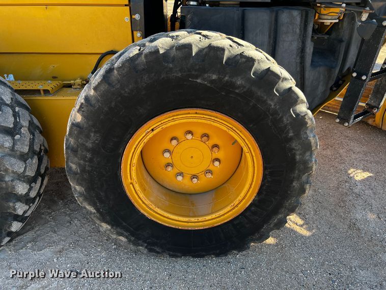 image for item DO8879 2011 Caterpillar 140M2 VHP  motor grader