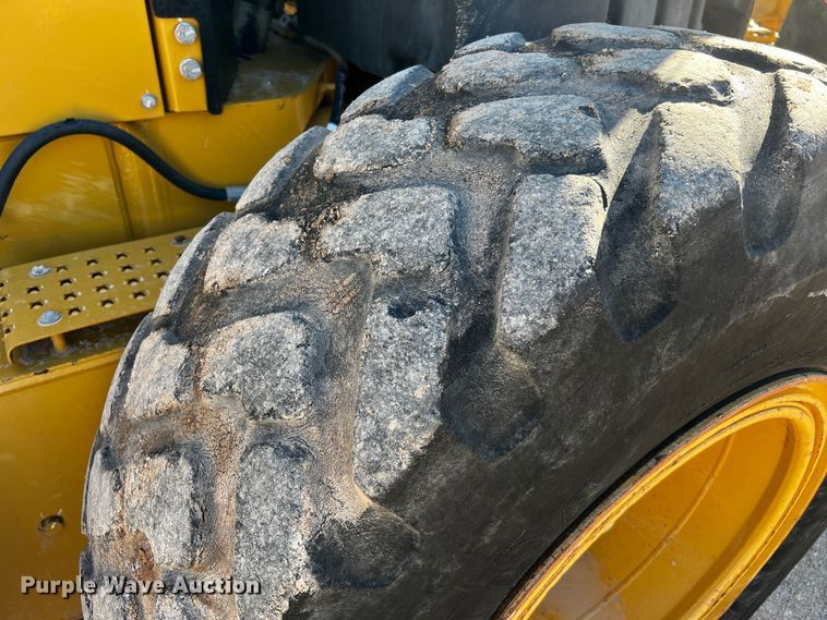 image for item DO8879 2011 Caterpillar 140M2 VHP  motor grader