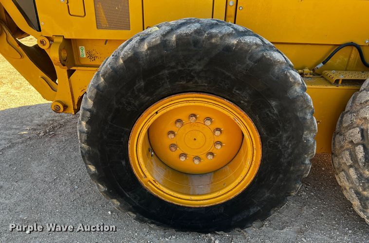 image for item DO8879 2011 Caterpillar 140M2 VHP  motor grader