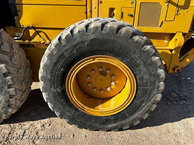 image for item DO8879 2011 Caterpillar 140M2 VHP  motor grader