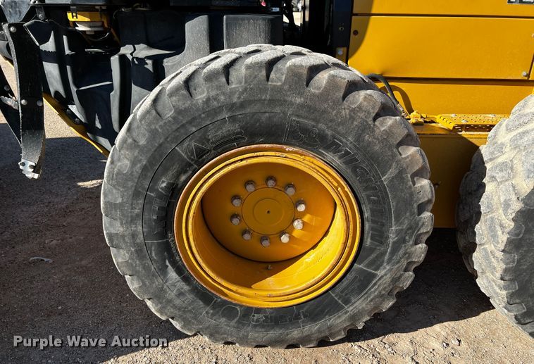 image for item DO8879 2011 Caterpillar 140M2 VHP  motor grader