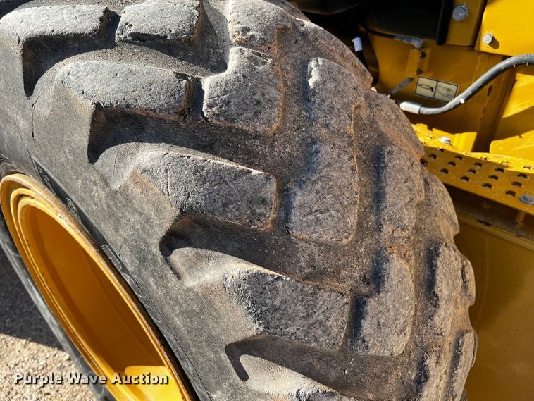 image for item DO8879 2011 Caterpillar 140M2 VHP  motor grader