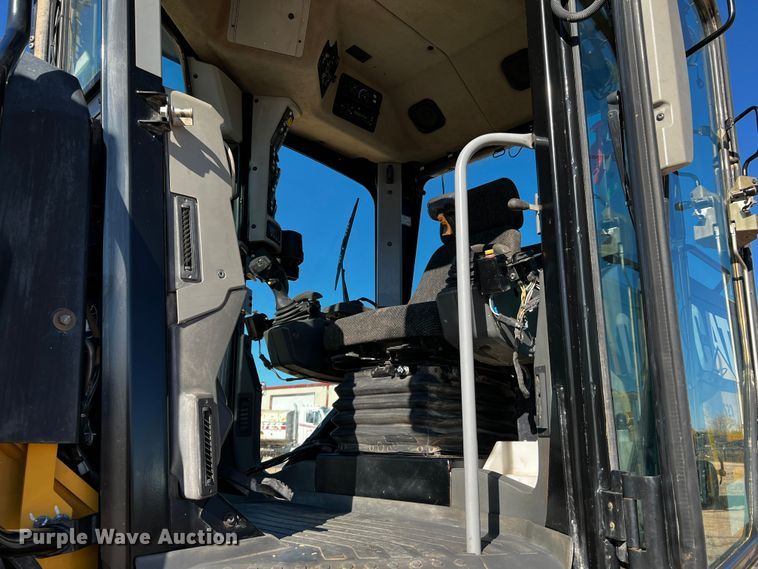 image for item DO8880 2013 Caterpillar 140M2 VHP Plus  motor grader