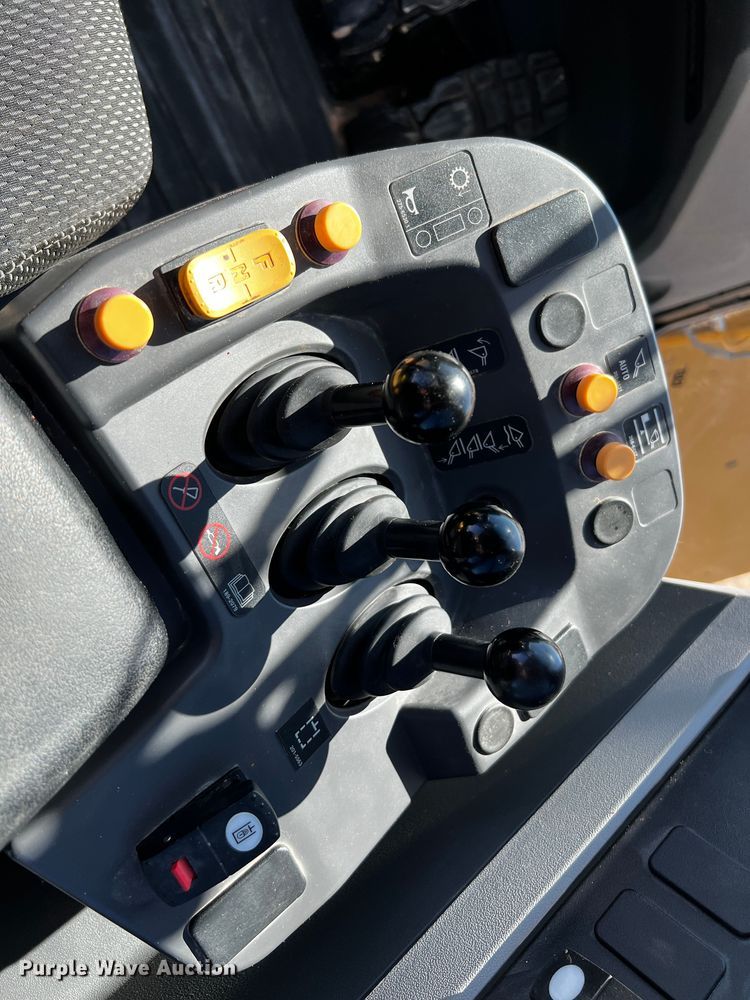 image for item DO8883 2020 Caterpillar 950M  wheel loader