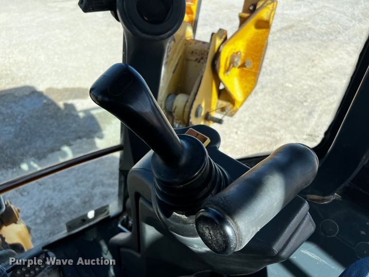 image for item DO8885 2014 John Deere 310SK  backhoe