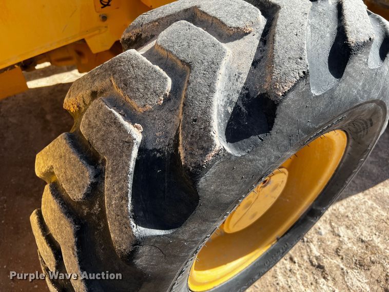 image for item DO8885 2014 John Deere 310SK  backhoe