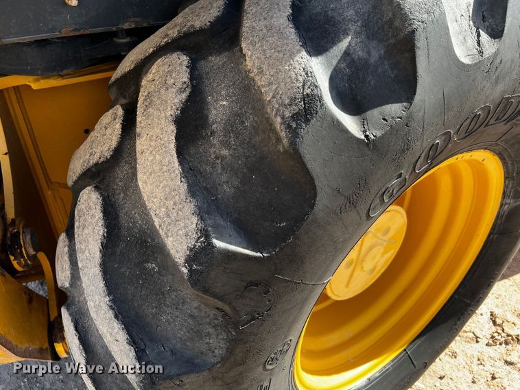 image for item DO8885 2014 John Deere 310SK  backhoe