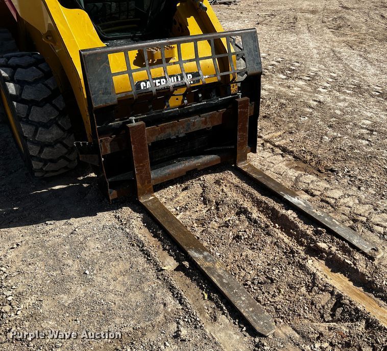 image for item DO8890 2012 Caterpillar 262C2  skid steer loader