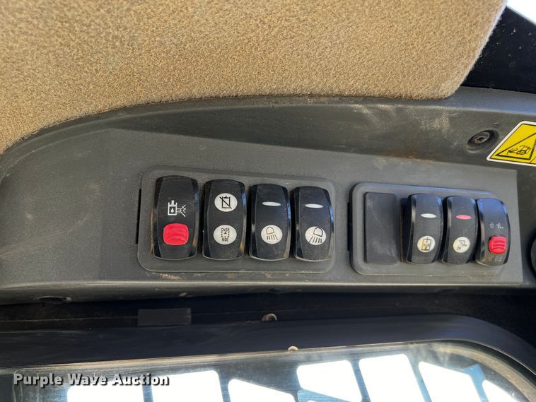 image for item DO8890 2012 Caterpillar 262C2  skid steer loader