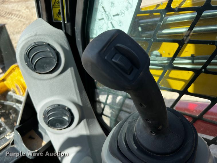 image for item DO8890 2012 Caterpillar 262C2  skid steer loader