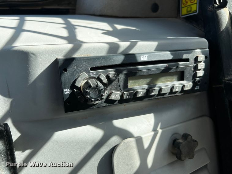 image for item DO8890 2012 Caterpillar 262C2  skid steer loader