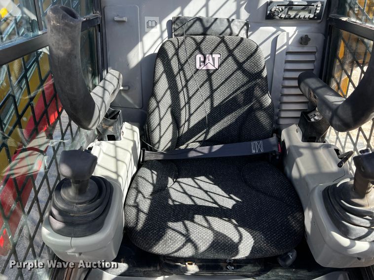image for item DO8890 2012 Caterpillar 262C2  skid steer loader