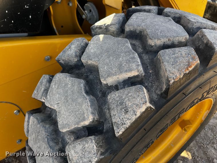 image for item DO8890 2012 Caterpillar 262C2  skid steer loader