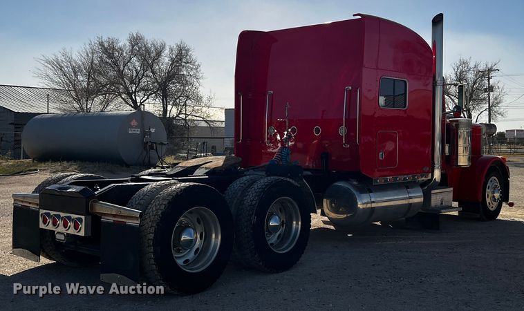 image for item DO8893 2002 Peterbilt 379  semi truck