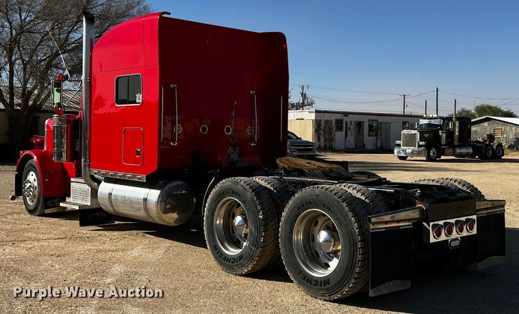 image for item DO8893 2002 Peterbilt 379  semi truck