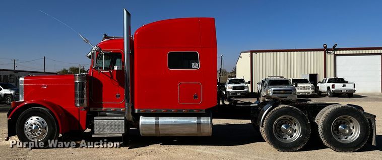 image for item DO8893 2002 Peterbilt 379  semi truck
