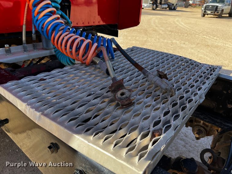 image for item DO8893 2002 Peterbilt 379  semi truck