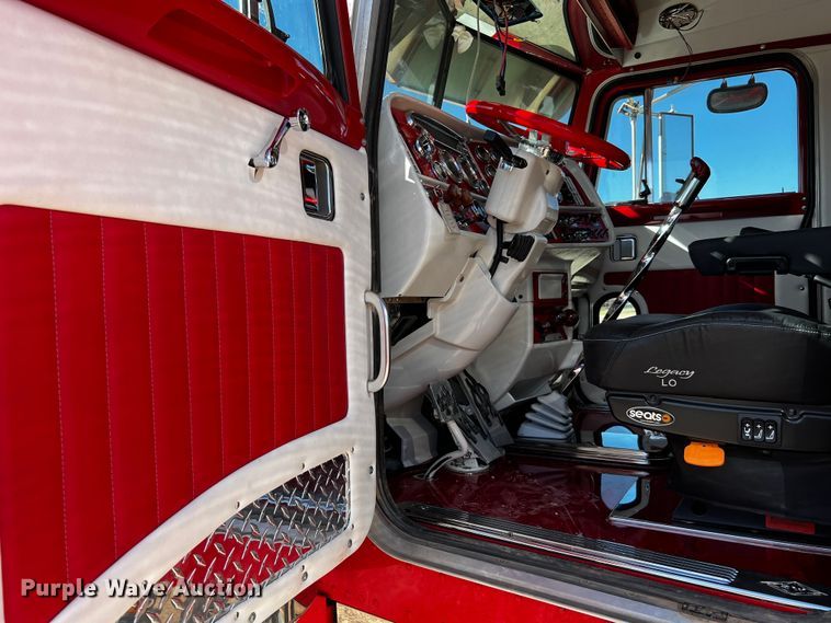 image for item DO8893 2002 Peterbilt 379  semi truck