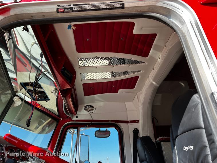 image for item DO8893 2002 Peterbilt 379  semi truck