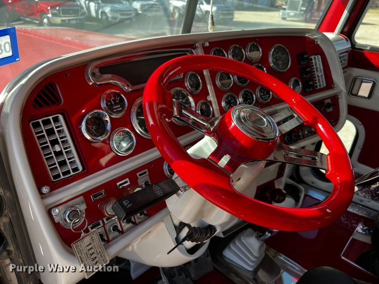 image for item DO8893 2002 Peterbilt 379  semi truck